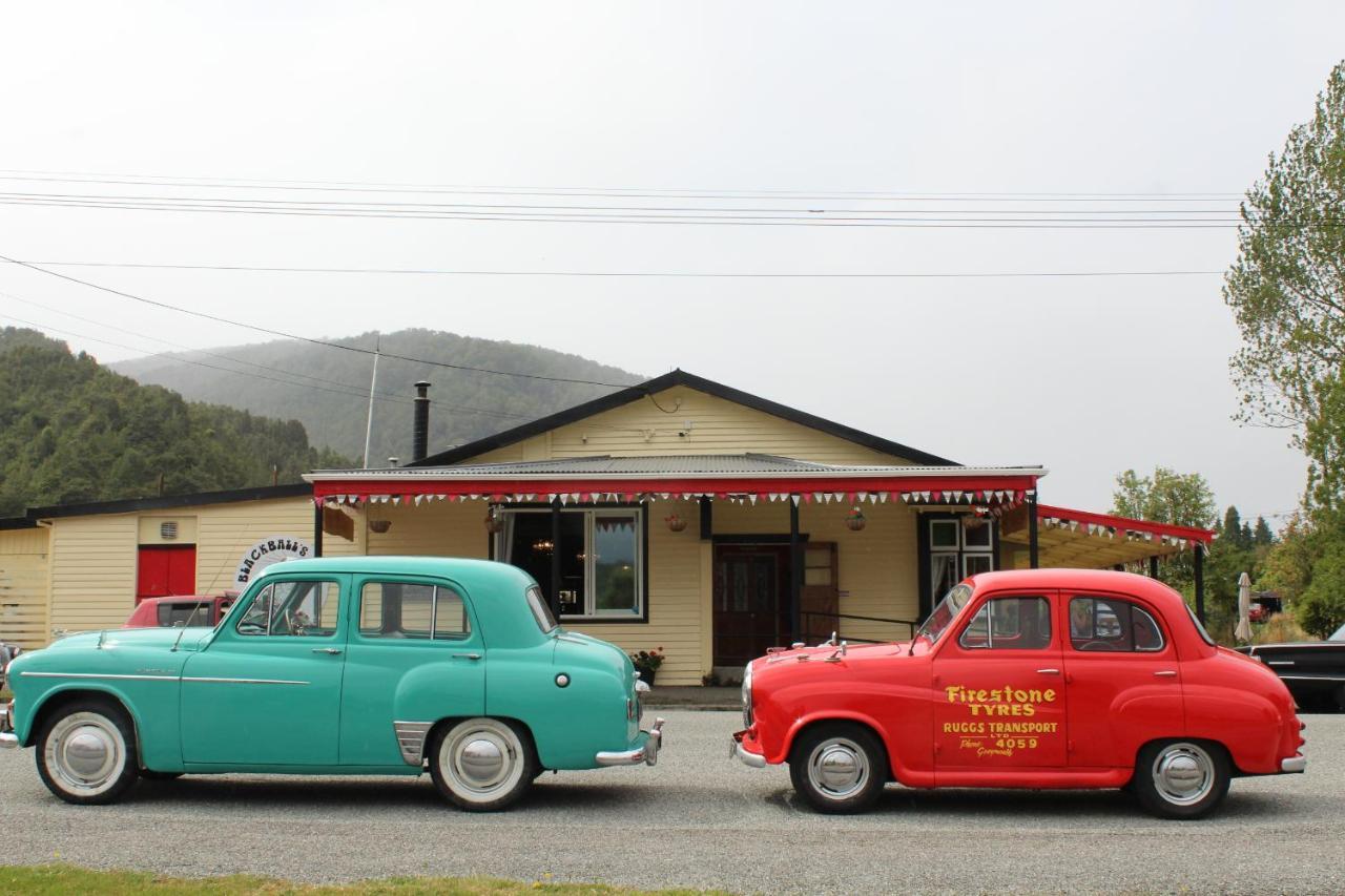 Blackball'S Inn & 08 Cafe Εξωτερικό φωτογραφία